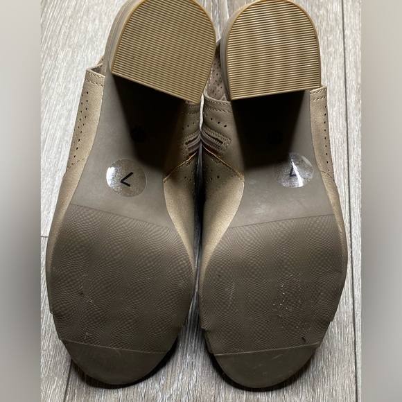 a.n.a A New Approach Women’s Brown Peep Toe Booties Tasha 7M - Picture 15 of 16